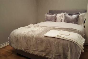 פנסיון Haus Serviced Living