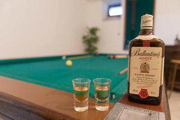 تختخواب و صبحانه Loft Style Taverna