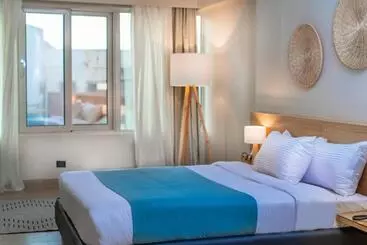 هتل آپارتمان Redcon Suites