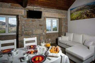 تختخواب و صبحانه Casa Amarela