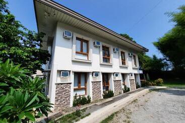 فندق Estancia De Lorenzo Tarlac