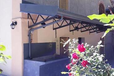 ベッドアンドブレックファースト L Calié