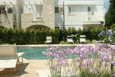 Lucrezia Apartments Con Piscina Nel Cuore Del Salento