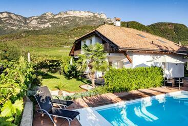 فندق Prälatenhof Wine & Apartments