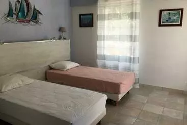 Bed and Breakfast Chambre Dans La Pinède