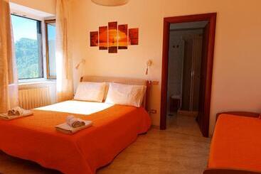 تختخواب و صبحانه La Roccia Incantata Amalfi Coast