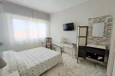 ベッドアンドブレックファースト La Mimosa Chic