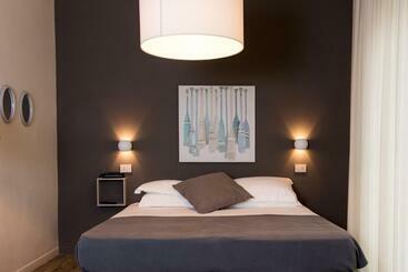 פנסיון Holiday Thea & Residence