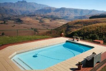 פנסיון Graceland Self Catering Cottages