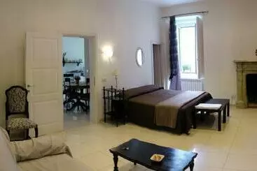 تختخواب و صبحانه Flora Rooms