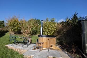 호텔 Abbey Farm Glamping & Cottage