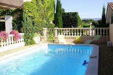 بنسيون Villa Clairelou