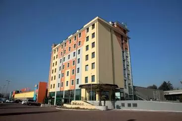 호텔 Vercelli Palace