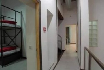 Traveller Box Hostel