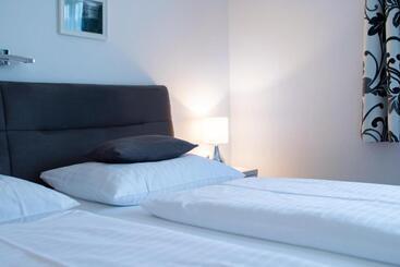 Bed and Breakfast Rooms 73   Helga Bartos