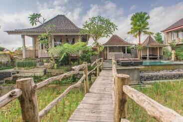 Пансион Uma Caming Villas & Gym