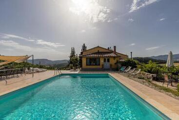 بنسيون San Martino Country Villa B&b