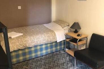 تختخواب و صبحانه Charde Guest House