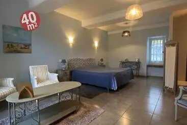 Bed and Breakfast Domaine Les Bertrands