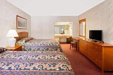 فندق Knights Inn Traverse City