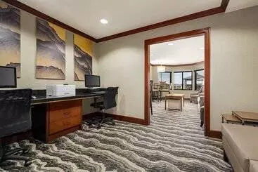 هتل آپارتمان Staybridge Suites Oklahoma City Quail Springs, An Ihg
