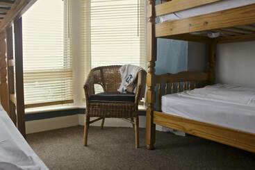 호스텔 Base Surf Lodge