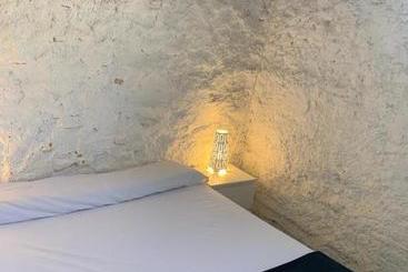 Majatalo Barbieri Cave