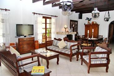 Жильё для туристов Helidonia