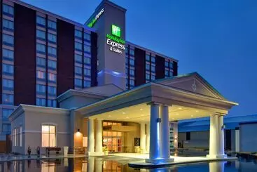 Holiday Inn Express Hotel & Suites Chatham South, An Ihg