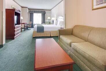 Holiday Inn Express Hotel & Suites Cleveland By Ihg