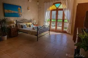 تختخواب و صبحانه Lellux Qala