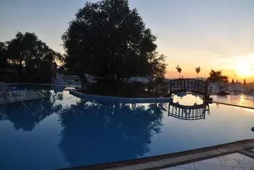 Sunshine Holiday Resort  All Inclusive