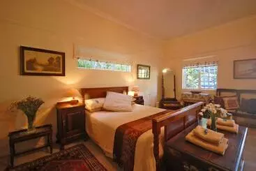 تختخواب و صبحانه Guinea Fowl Lodge