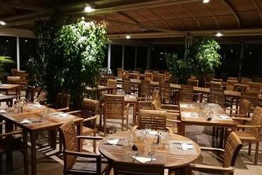 בית מלון כפרי Hôtel Restaurant Marina Di Lava Grand Ajaccio