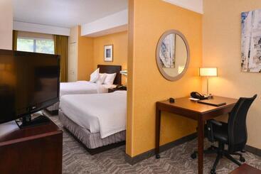 Отель Springhill Suites Pittsburgh Mills