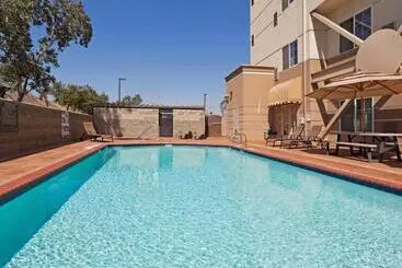 호텔 Holiday Inn Express And Suites Bakersfield Central By Ihg