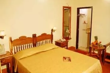 Hotel Pozhiyoram Beach Resort