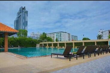 Hotel The Leela Resort & Spa Pattaya