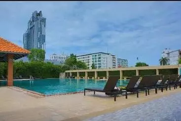 בית מלון כפרי The Leela Resort & Spa Pattaya