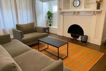 آپارتمان Shoreline Motel