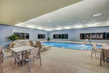 בית מלון כפרי Holiday Inn Express & Suites Greenville Airport, An Ihg