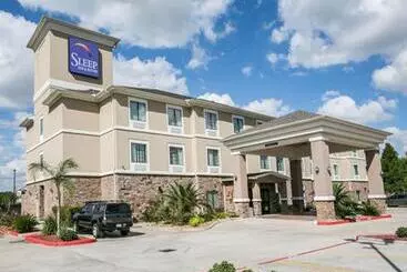 Hotel Restwell Inn & Suites I45 North