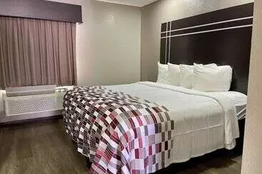 Отель Red Roof Inn & Suites Jackson Richland