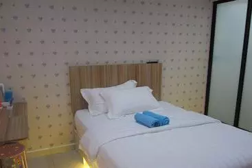 Отель Zamburger Subang Jaya