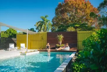 Отель Glass On Glasshouse