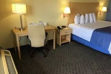 בית מלון כפרי Days Inn By Wyndham Crystal River