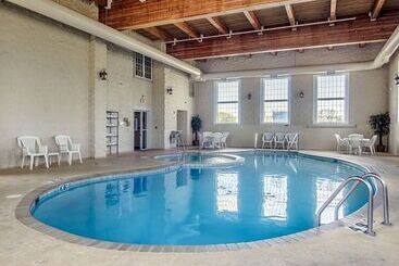 فندق Comfort Inn & Suites Graftoncedarburg