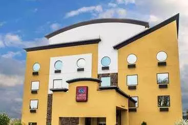 Отель Comfort Suites