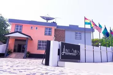 هتل Luxe Suites