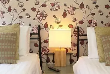 בית מלון כפרי Royal Oak Inn